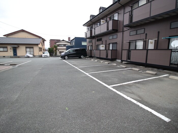物件外観写真2　(駐車場)