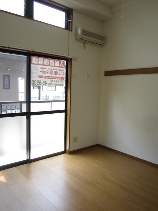 物件内観写真5　(室内からの展望)