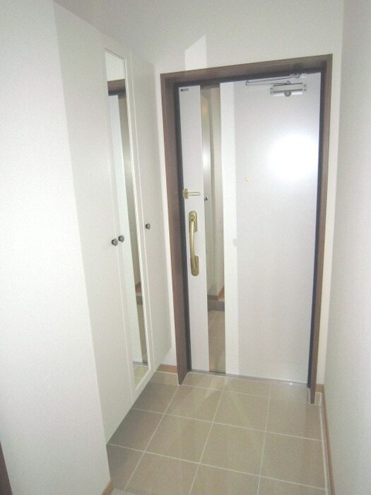 物件内観写真13　(玄関)
