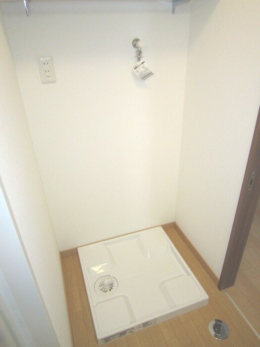 物件内観写真15　(洗濯機置場)