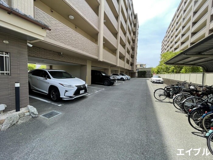 物件外観写真2　(駐車場)