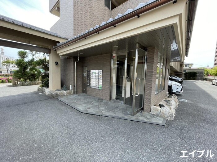 物件外観写真6　(エントランス部分)