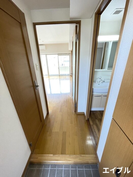 物件内観写真18　(玄関)