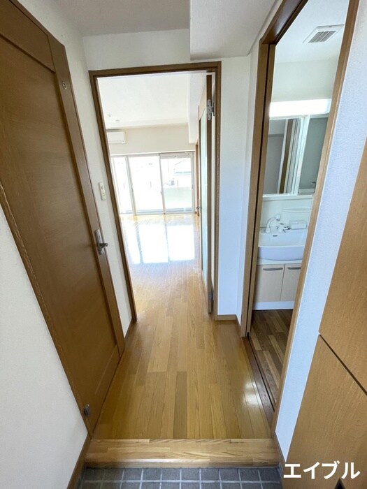 物件内観写真18　(玄関)