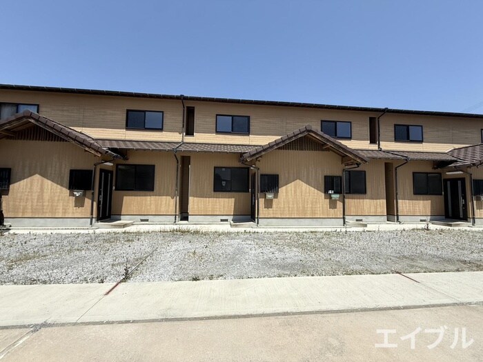 物件外観写真6　(駐車場)