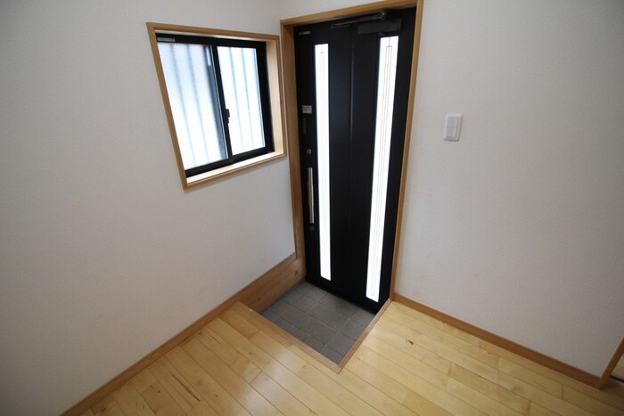 物件内観写真14　(玄関)