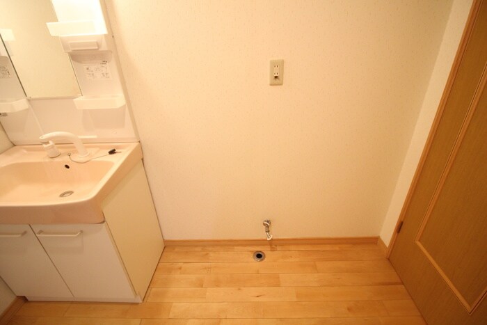 物件内観写真16　(洗濯機置場)