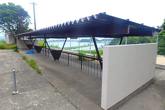 物件外観写真4　(駐輪場)