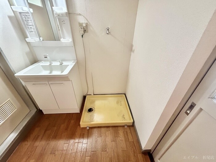 物件内観写真10　(洗濯機置場)