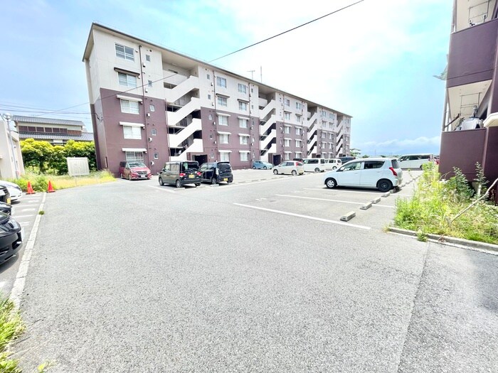 物件外観写真2　(駐車場)