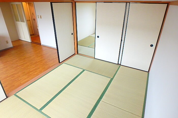 物件内観写真4　(居室)