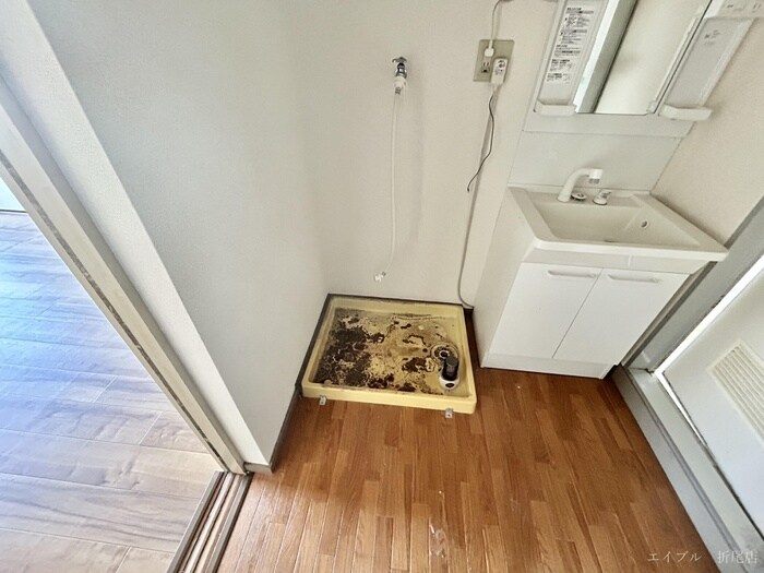 物件内観写真9　(洗濯機置場)