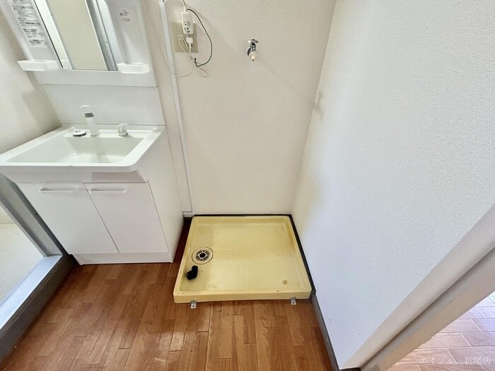 物件内観写真9　(洗濯機置場)