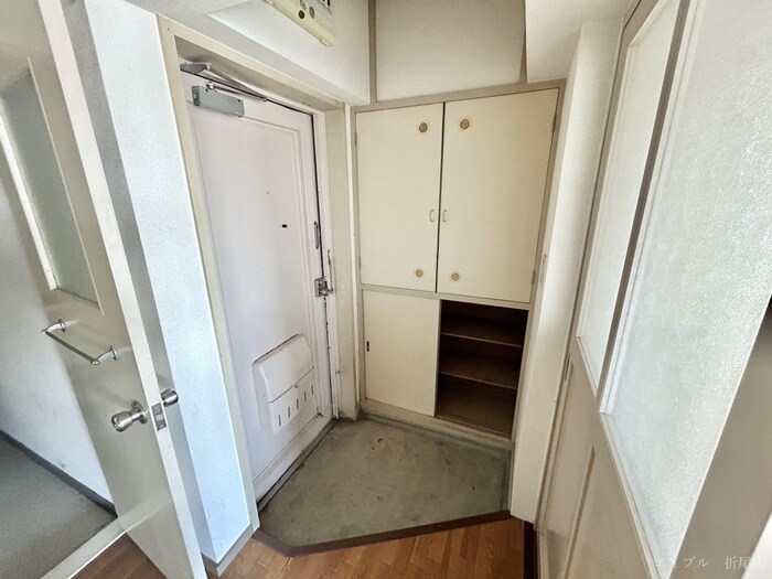 物件内観写真11　(玄関)