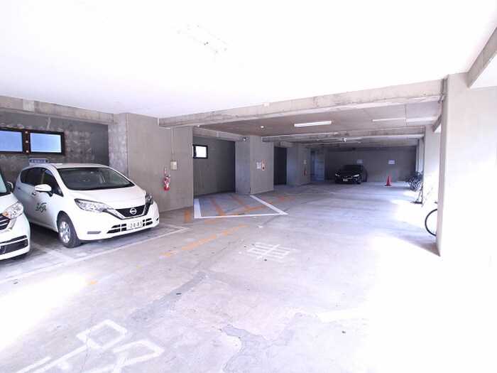 物件外観写真3　(駐車場)