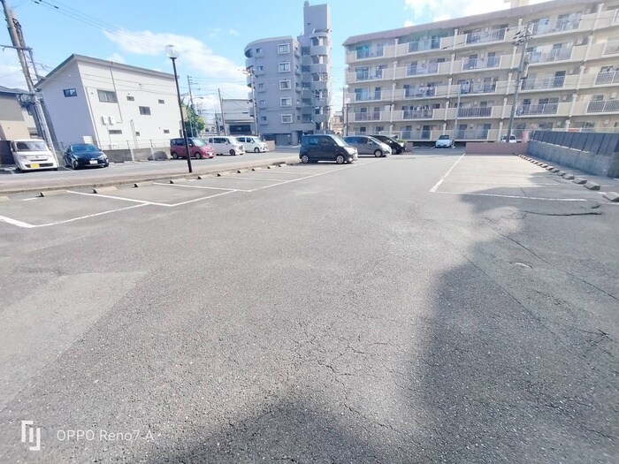 物件外観写真5　(駐車場)
