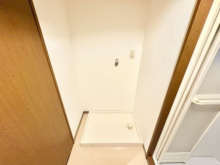 物件内観写真18　(洗濯機置場)