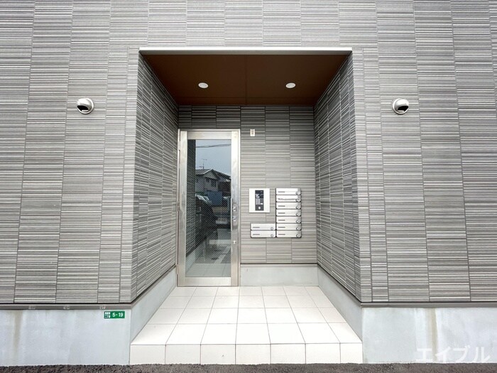 物件外観写真4　(エントランス部分)