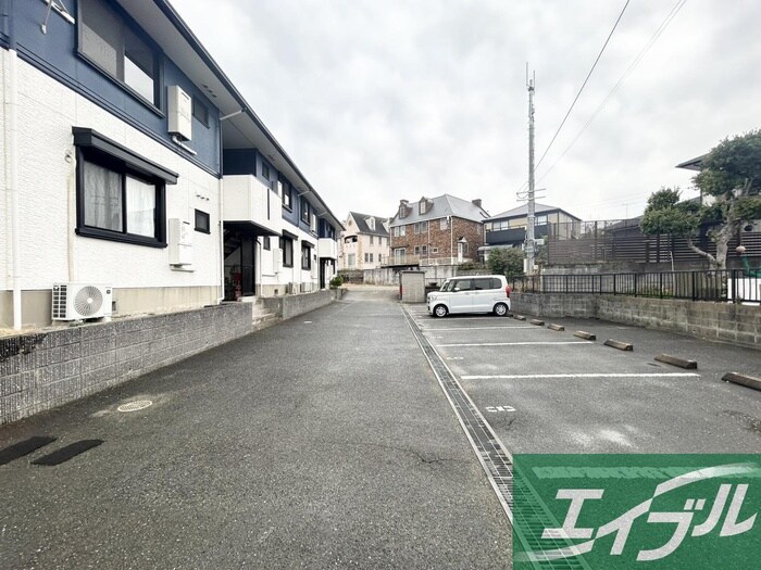 物件外観写真3　(駐車場)