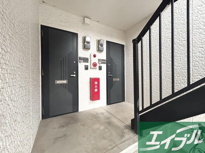 物件外観写真4　(エントランス部分)