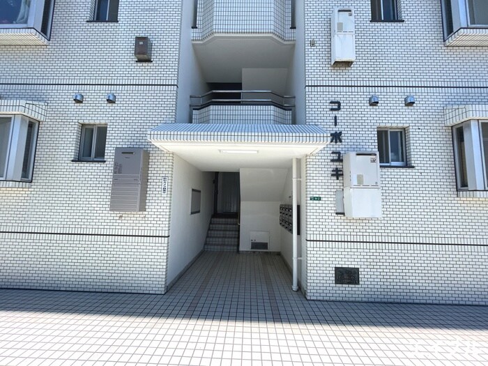 物件外観写真2　(エントランス部分)