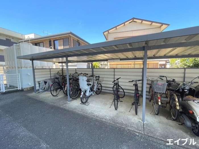 物件外観写真4　(駐輪場)