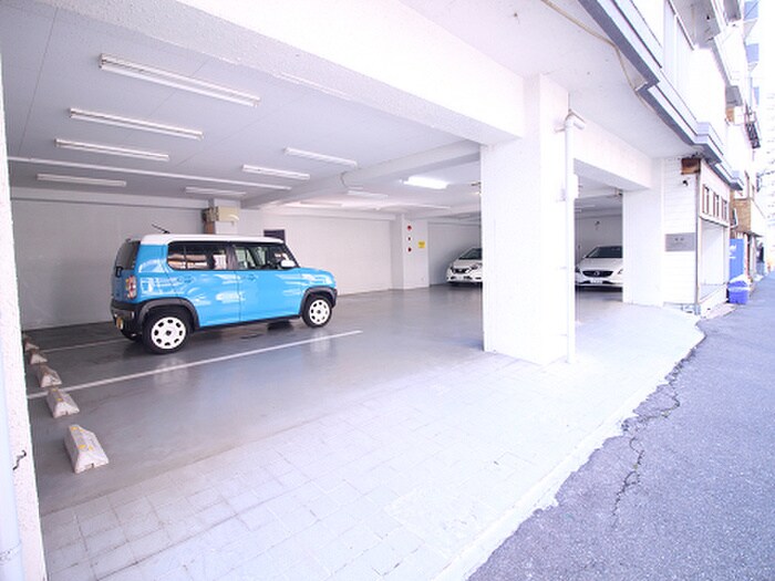 物件外観写真4　(駐車場)