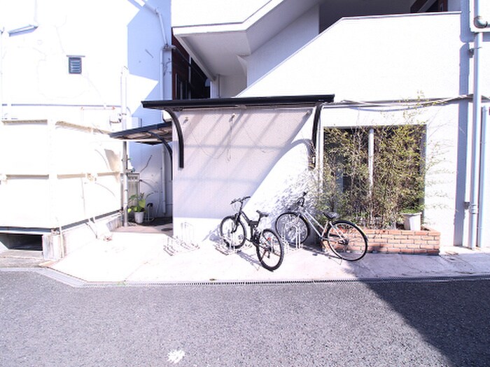 物件外観写真6　(駐輪場)