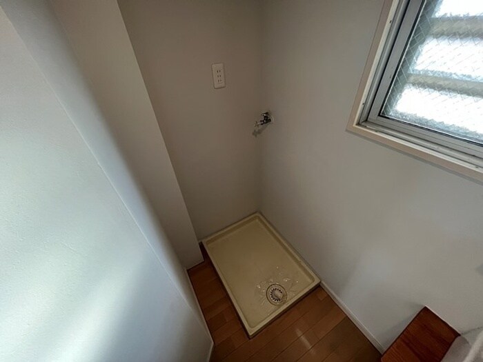 物件内観写真17　(洗濯機置場)