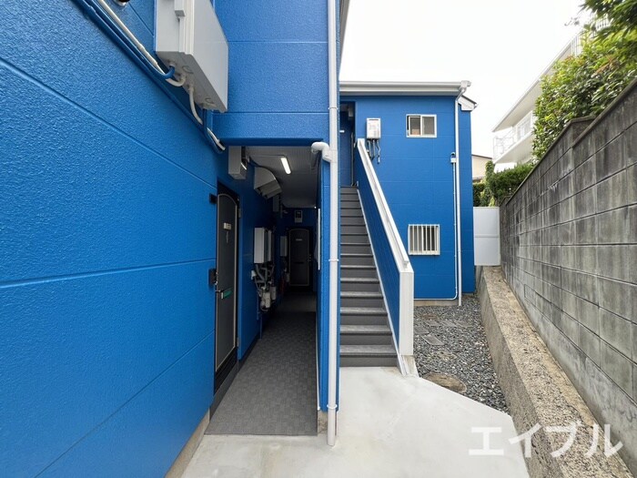 物件外観写真6　(エントランス部分)