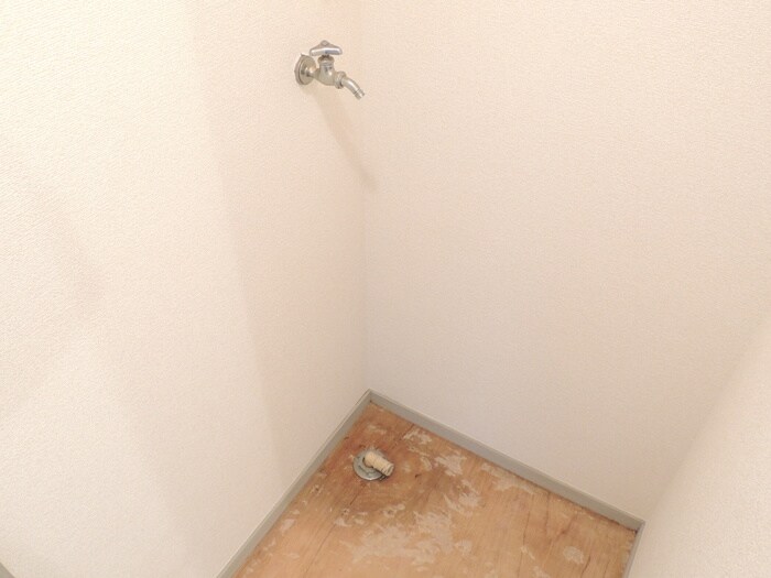 物件内観写真15　(洗濯機置場)