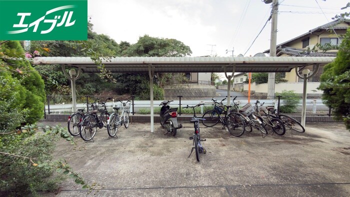 物件外観写真3　(駐輪場)