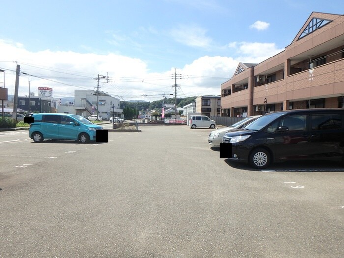 物件外観写真2　(駐車場)