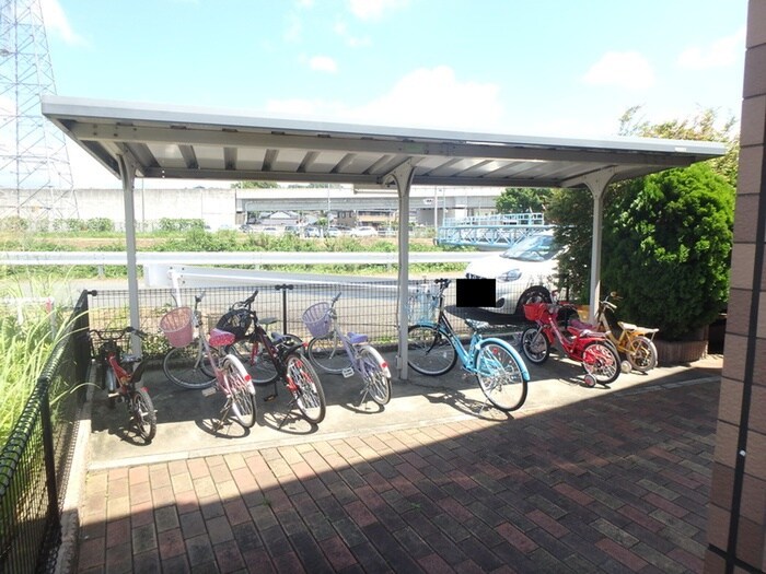 物件外観写真3　(駐輪場)