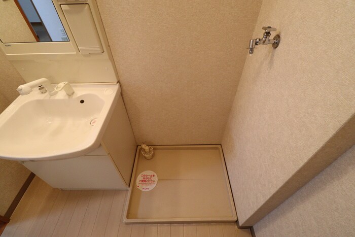 物件内観写真16　(洗濯機置場)