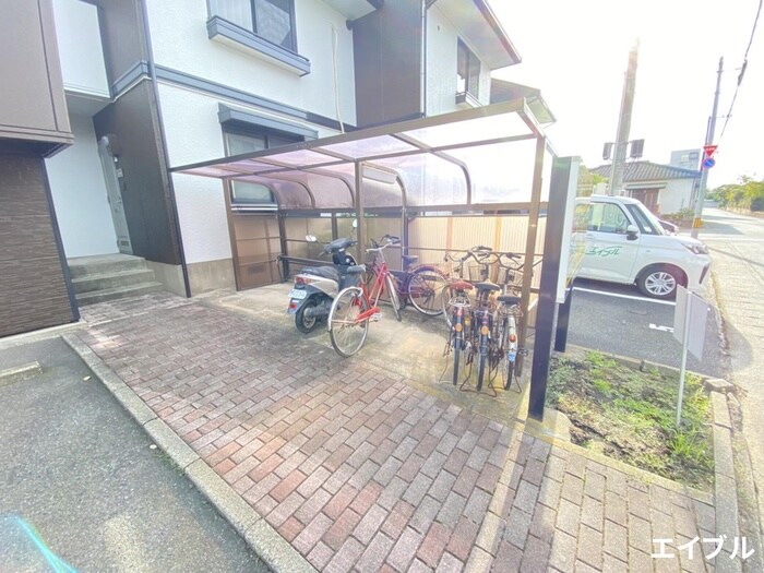 物件外観写真3　(駐輪場)