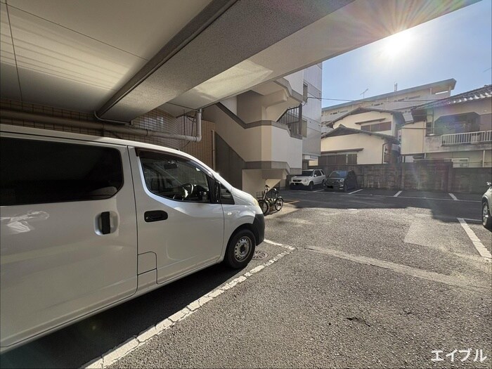 物件外観写真3　(駐車場)