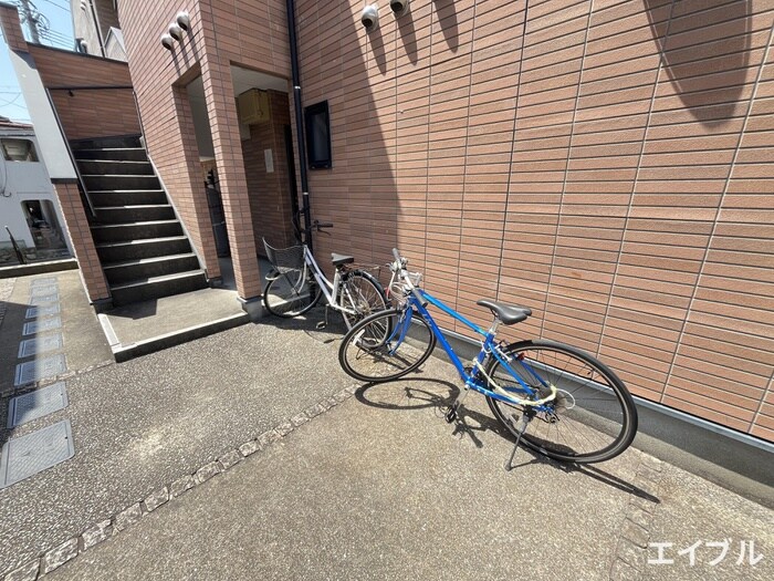 物件外観写真4　(駐輪場)