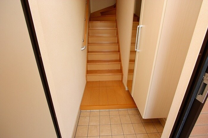 物件内観写真14　(玄関)
