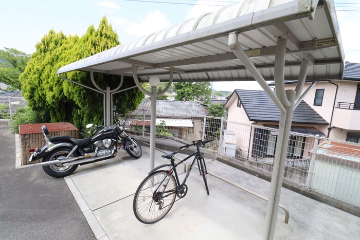 物件外観写真3　(駐輪場)