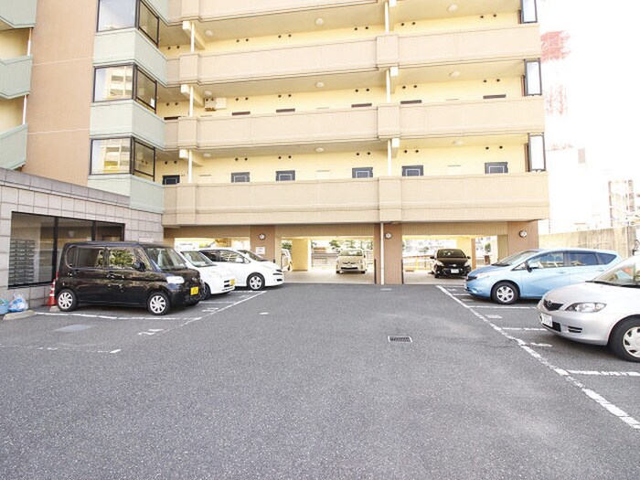 物件外観写真5　(駐車場)