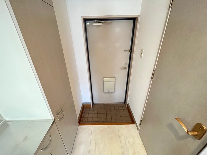 物件内観写真12　(玄関)