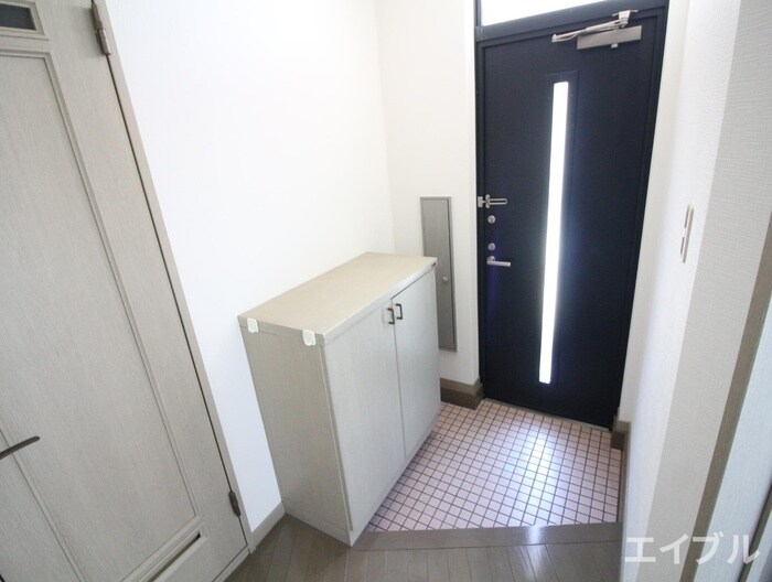 物件内観写真5　(玄関)