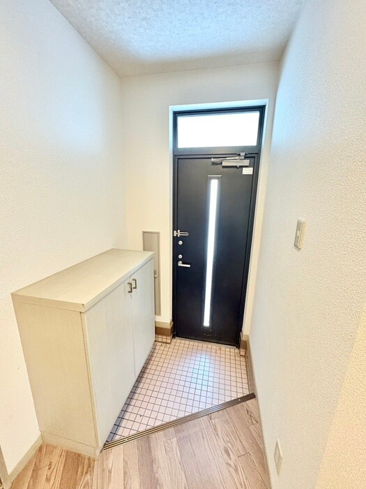 物件内観写真13　(玄関)