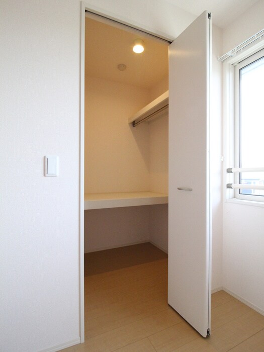 物件内観写真11　(収納)