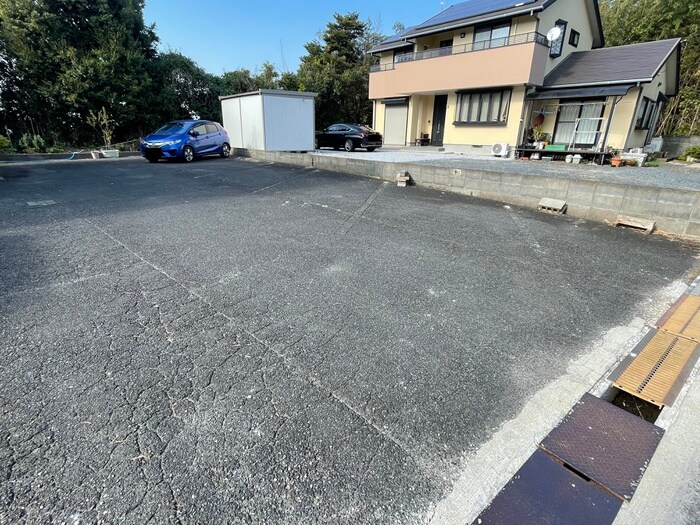 物件外観写真5　(駐車場)
