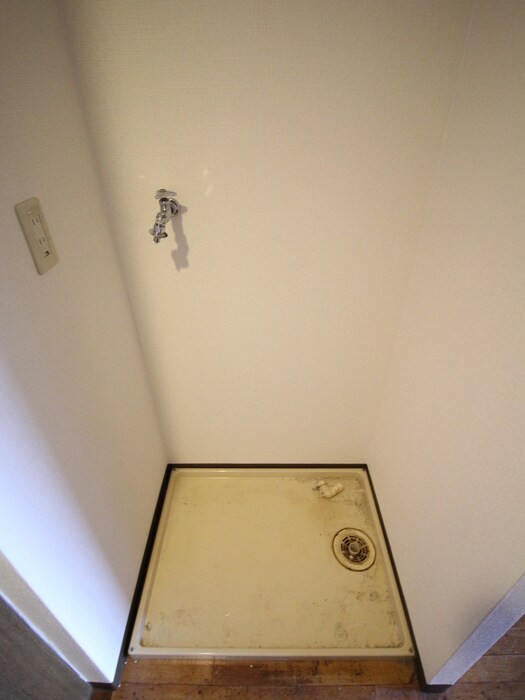 物件内観写真14　(洗濯機置場)