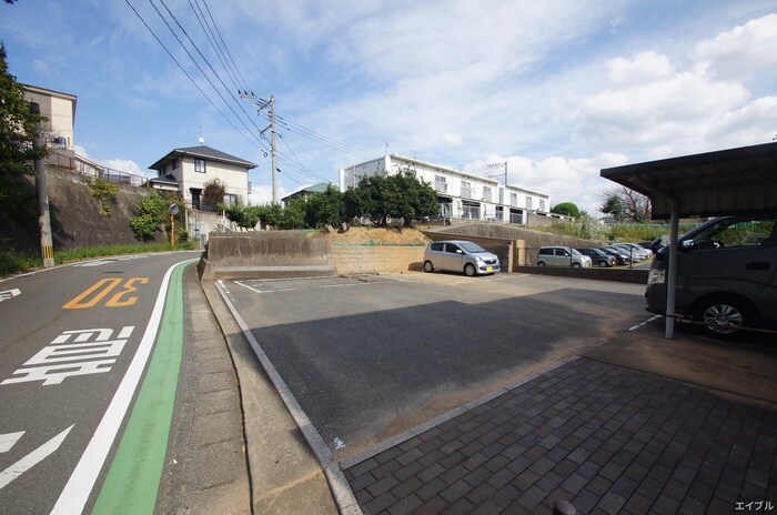 物件外観写真3　(駐車場)