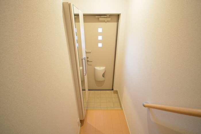 物件内観写真9　(玄関)