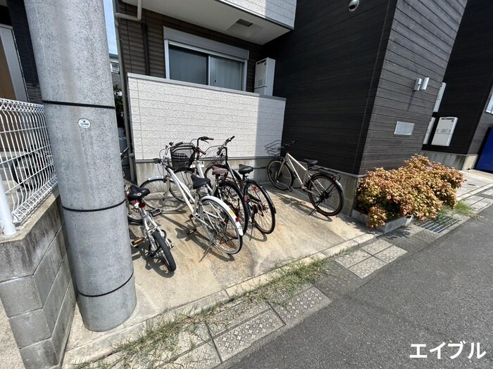 物件外観写真2　(駐輪場)